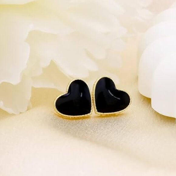 Women's 18K Gold Black Onyx Acrylic Heart Luxury Dainty Stud Earrings - Picture 3 of 6
